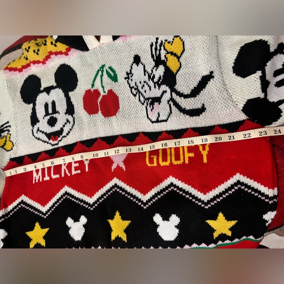 Disney Men Mickey/Goofy. Size Medium. Loose Fit. Heavy Weight. Pit to Pit 23” - Picture 3 of 7